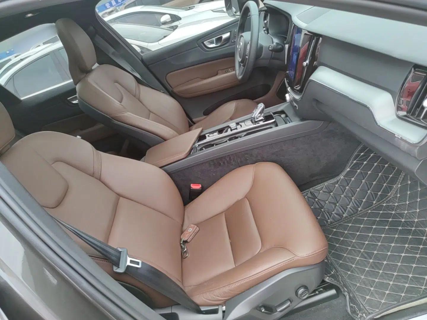 Volvo XC60 2022 B5 4x4 Zhiyi Luxury Edition — миниатюра 19