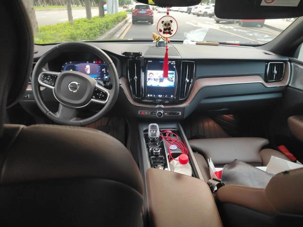 Volvo XC60 2022 B5 4x4 Smart Luxury Edition — миниатюра 9