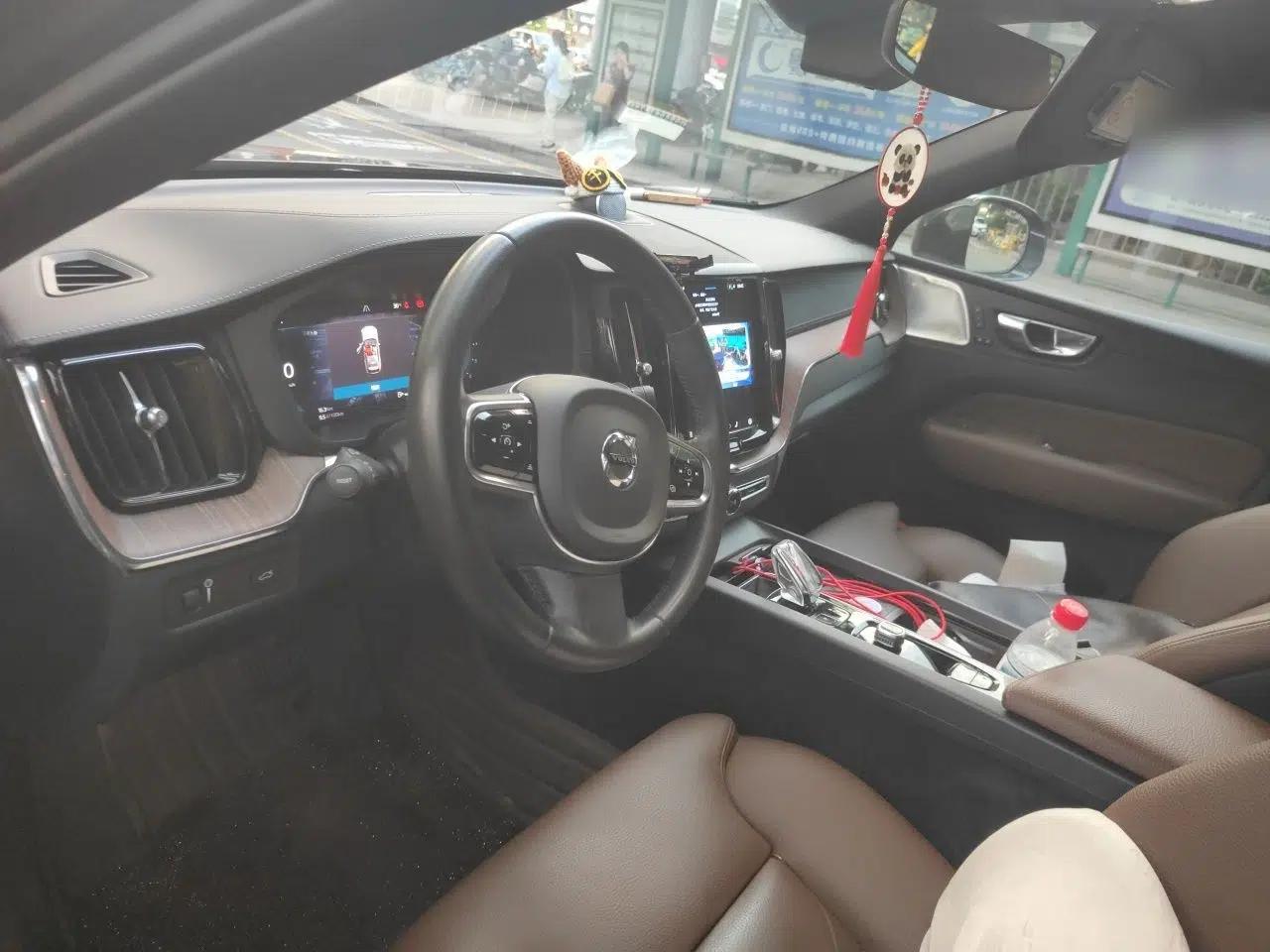 Volvo XC60 2022 B5 4x4 Smart Luxury Edition — миниатюра 10