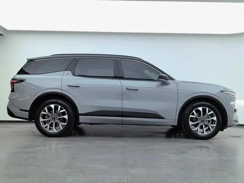 2023 Ford Edge L 2.0T EcoBoost AWD 7-Seat Supreme Edition — миниатюра 8