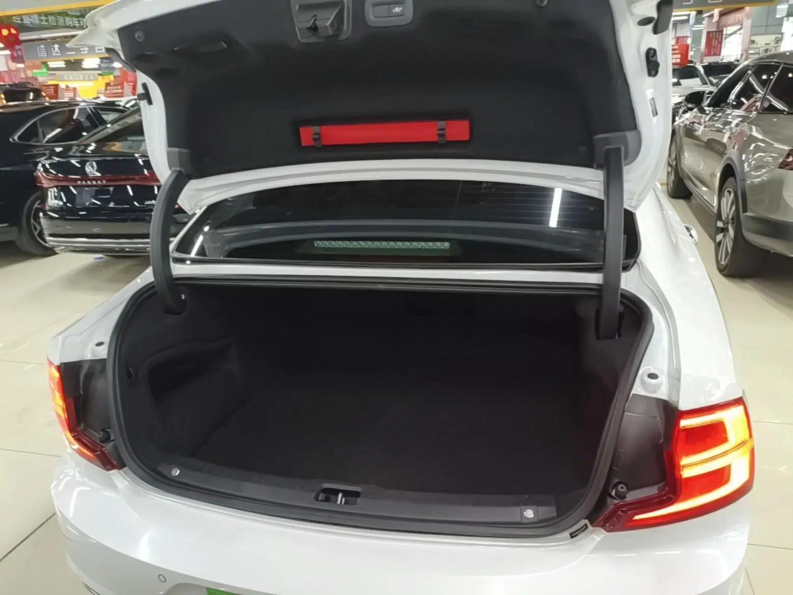Volvo S90 2019 T5 Zhiyi Edition — миниатюра 22