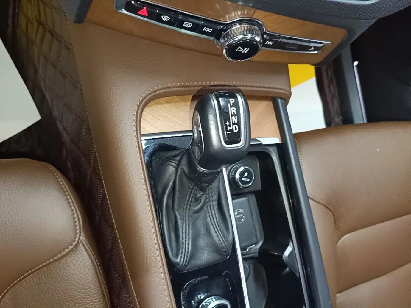 Volvo XC90 2019 T6 Zhiyi Edition 7-Seater China VI Standard — миниатюра 21