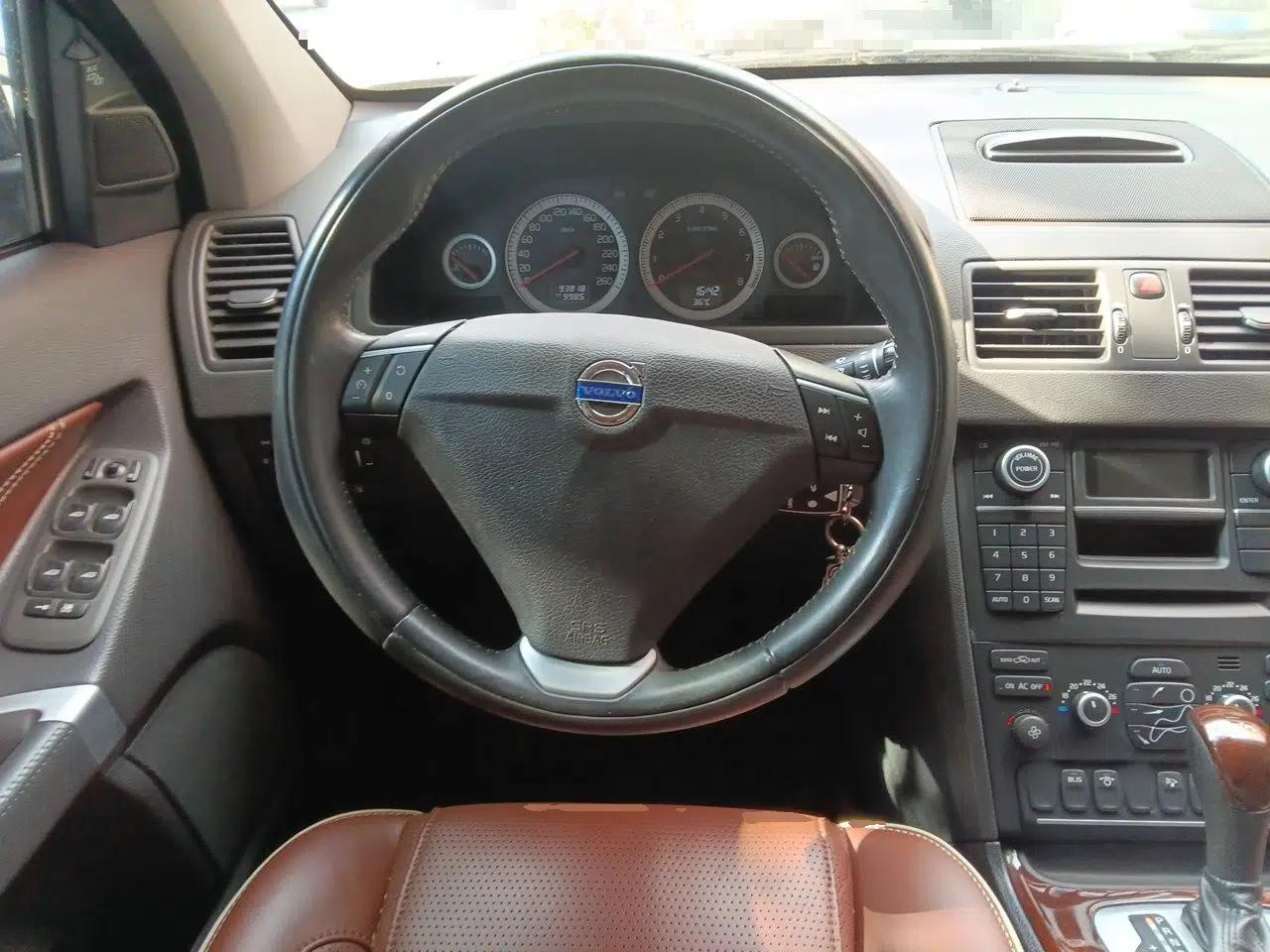 Volvo XC90 — миниатюра 10