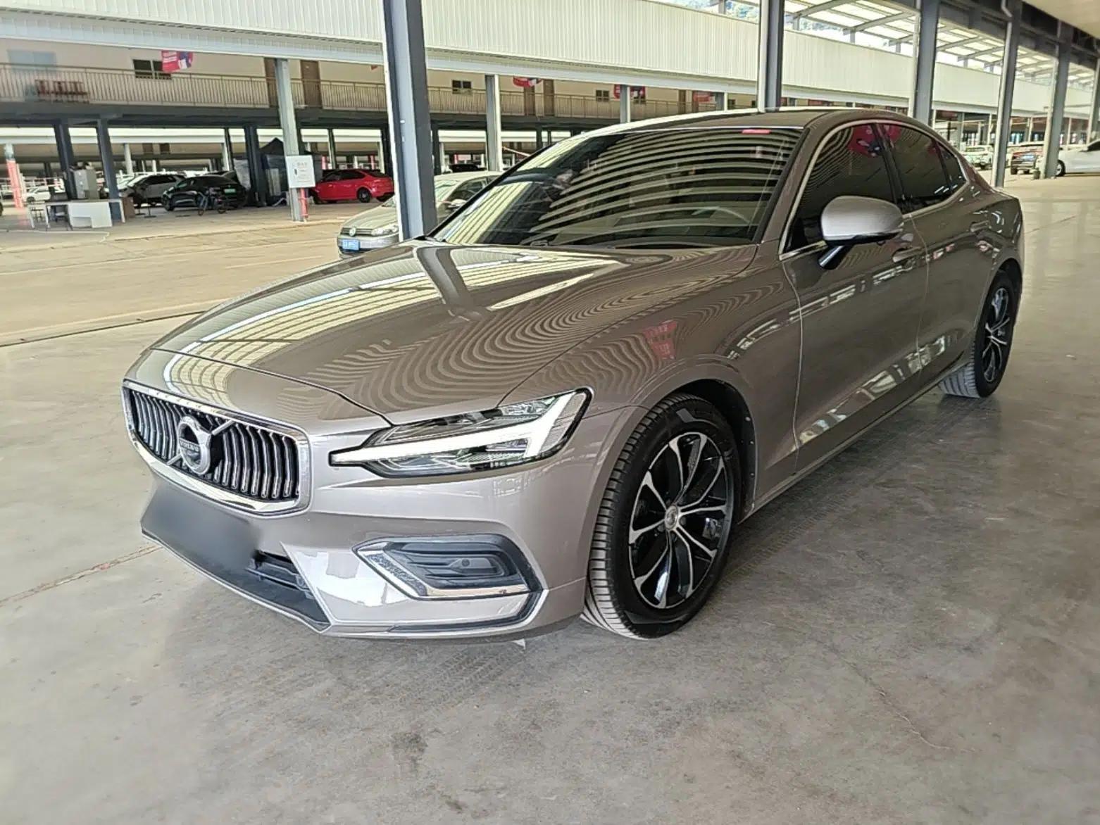 Volvo S60 2021 T4 Zhiyi Luxury Edition — миниатюра 1