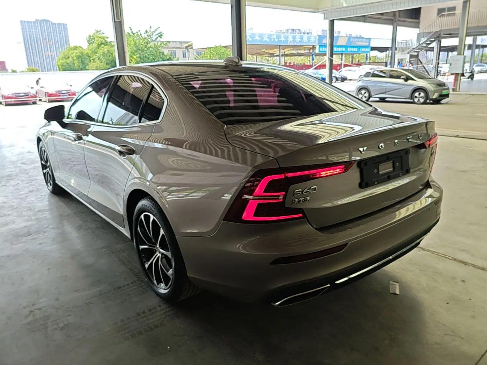 Volvo S60 2021 T4 Zhiyi Luxury Edition — миниатюра 4