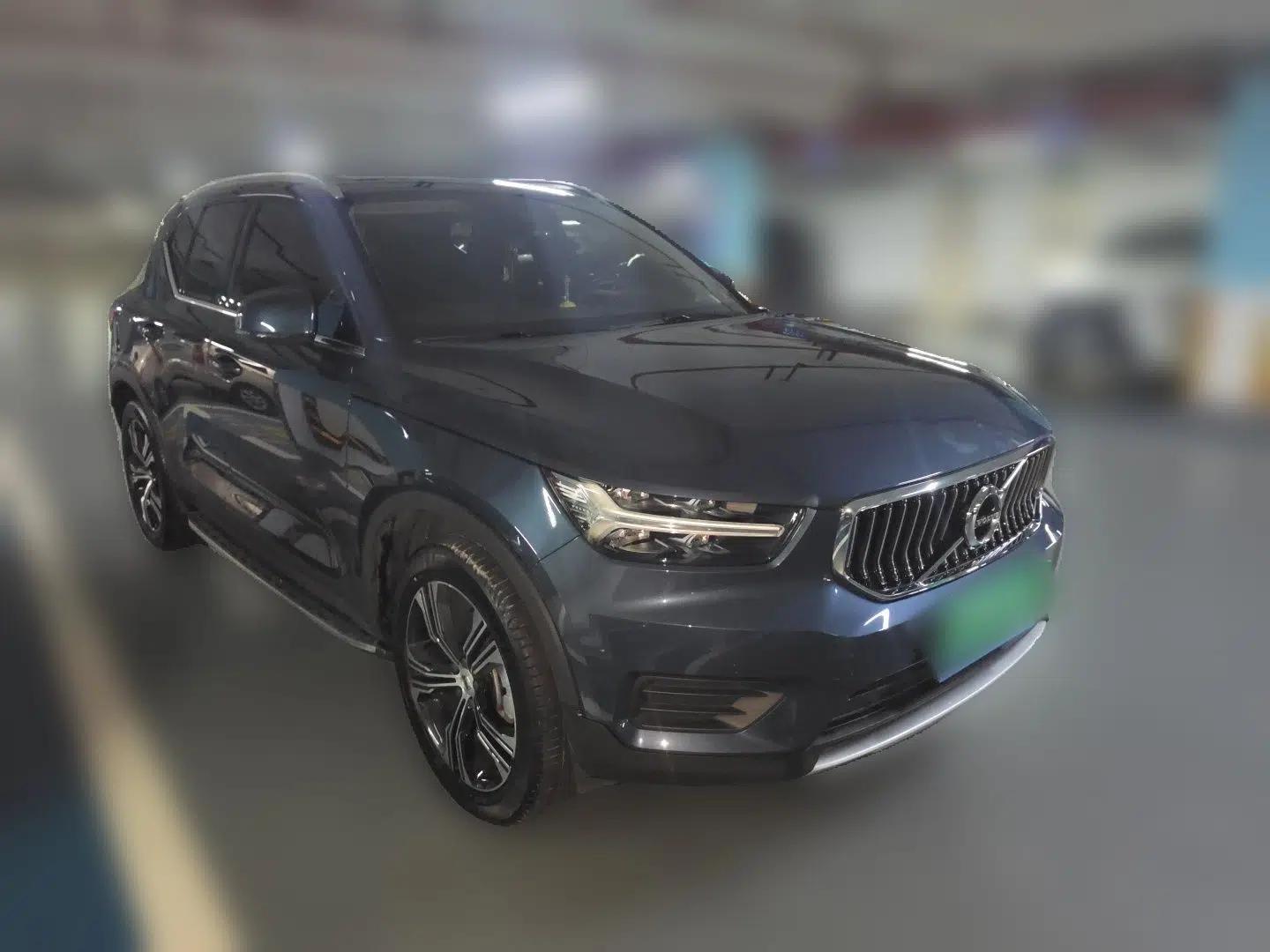 Volvo XC40 2022 T4 Four-Wheel Drive Smart & Luxurious Edition — миниатюра 3