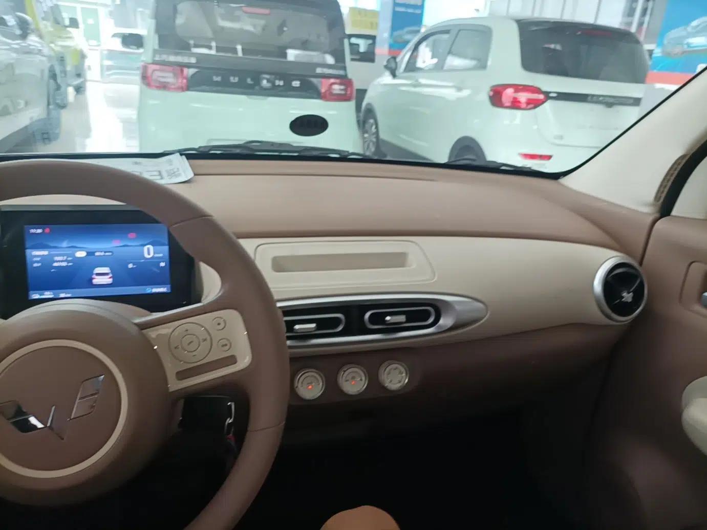 Wuling Hongguang MINIEV 2025 Four-Door Version Advanced Edition — миниатюра 12