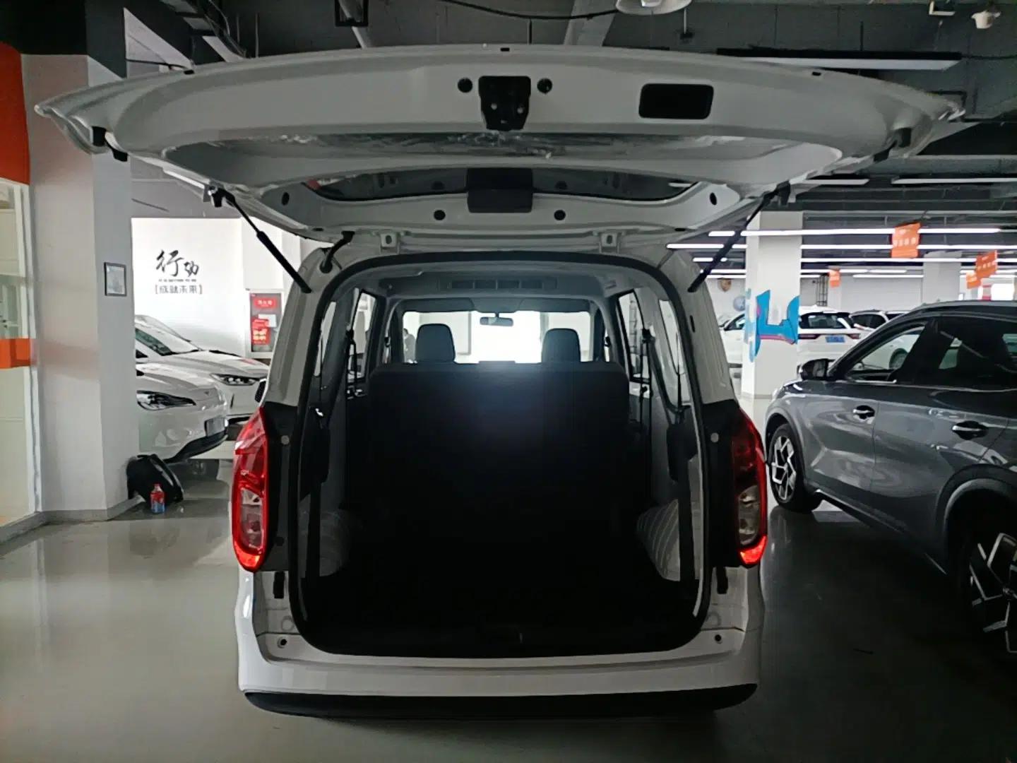 Wuling Hongguang New Energy 2024 All-Electric Model 300KM Standard Version — миниатюра 22