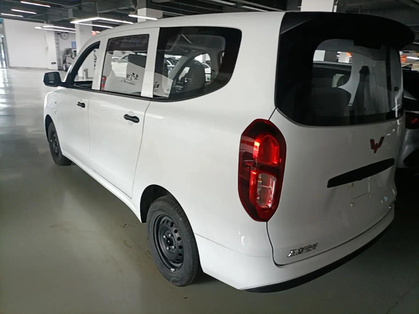 Wuling Hongguang New Energy 2024 All-Electric Model 300KM Standard Version — миниатюра 4
