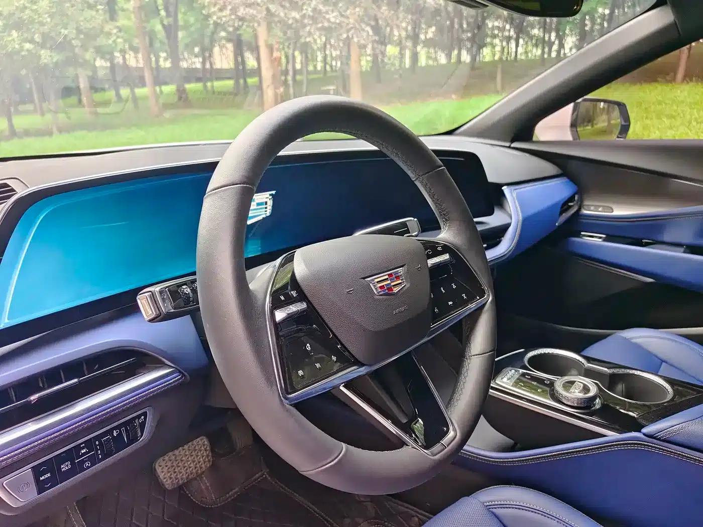2023 Cadillac GT4 25T Luxury — миниатюра 11
