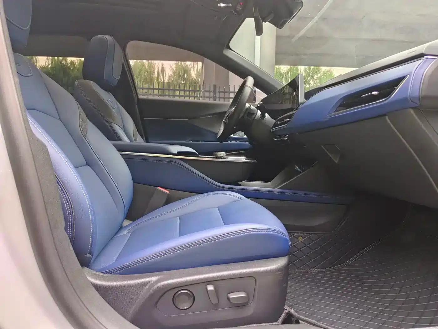 2023 Cadillac GT4 25T Luxury — миниатюра 20