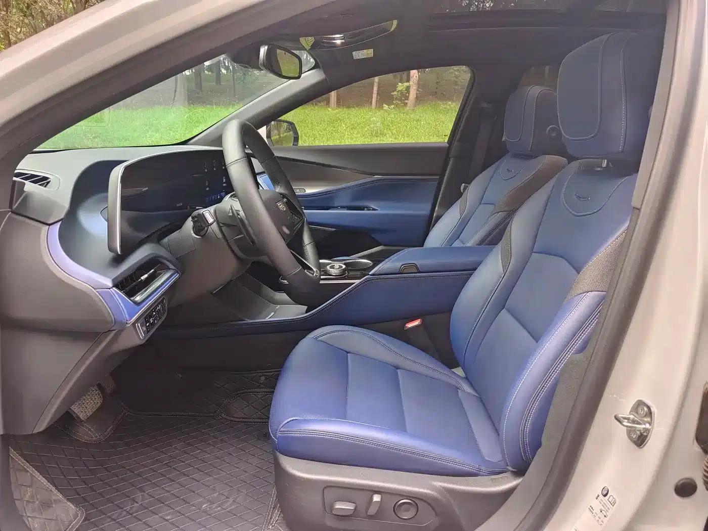 2023 Cadillac GT4 25T Luxury — миниатюра 10