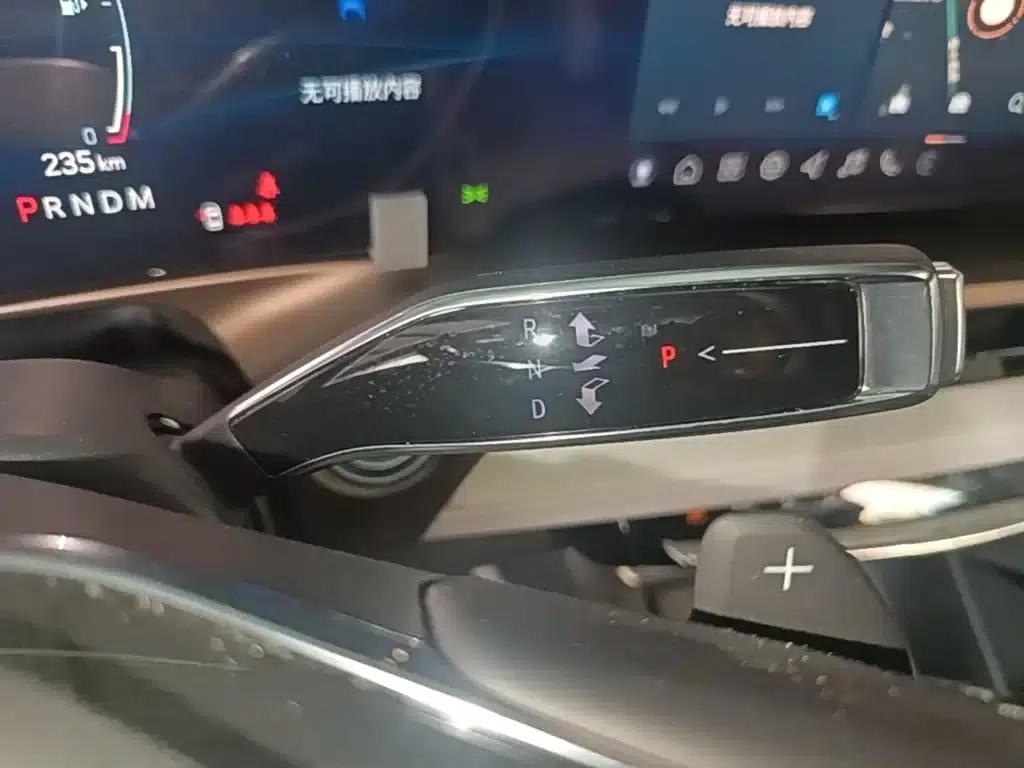 2023 Cadillac GT4 25T Luxury Edition — миниатюра 14