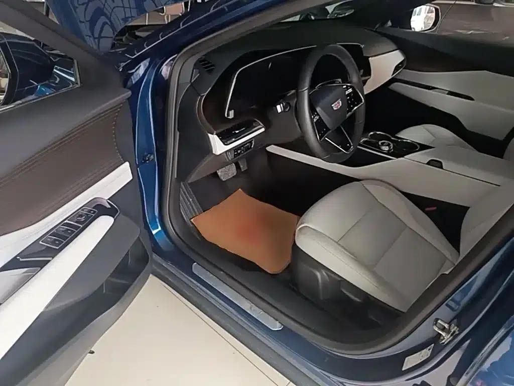 2023 Cadillac GT4 25T Luxury Edition — миниатюра 16