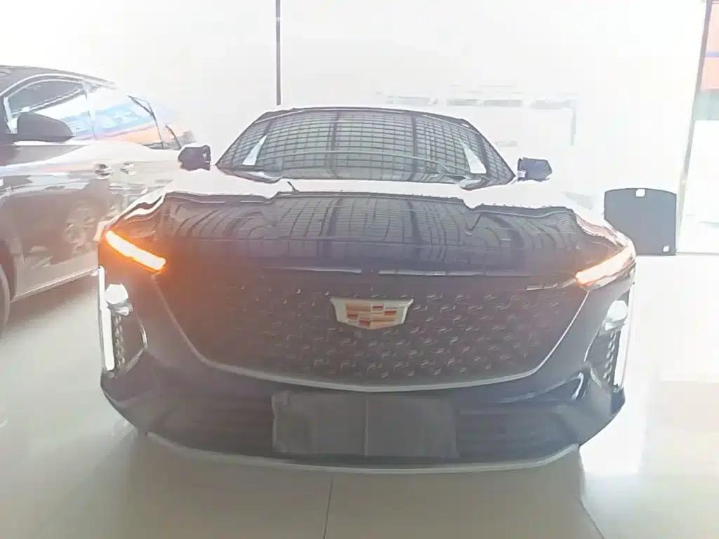 2023 Cadillac GT4 25T Luxury Edition — миниатюра 3