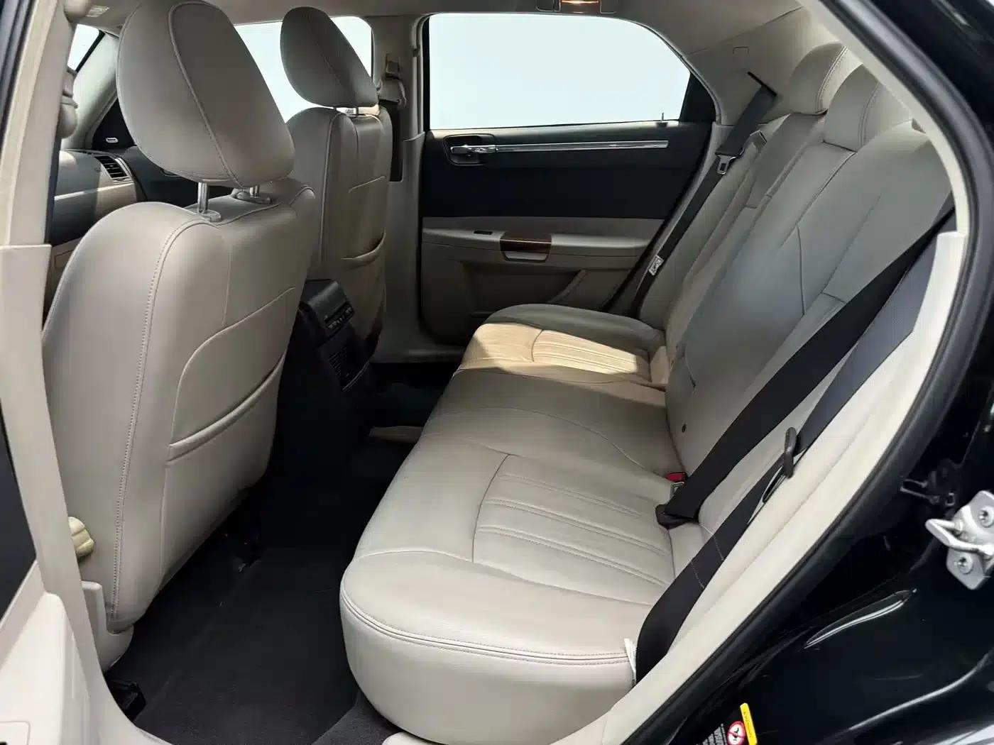 Chrysler 300C 2006 3.5L Luxury Navigator Edition — миниатюра 14