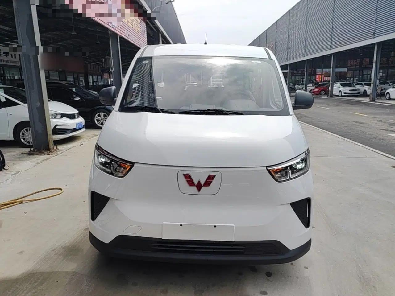 Wuling Yangguang 2026 Model, 330km Bus Comfort Edition — миниатюра 2