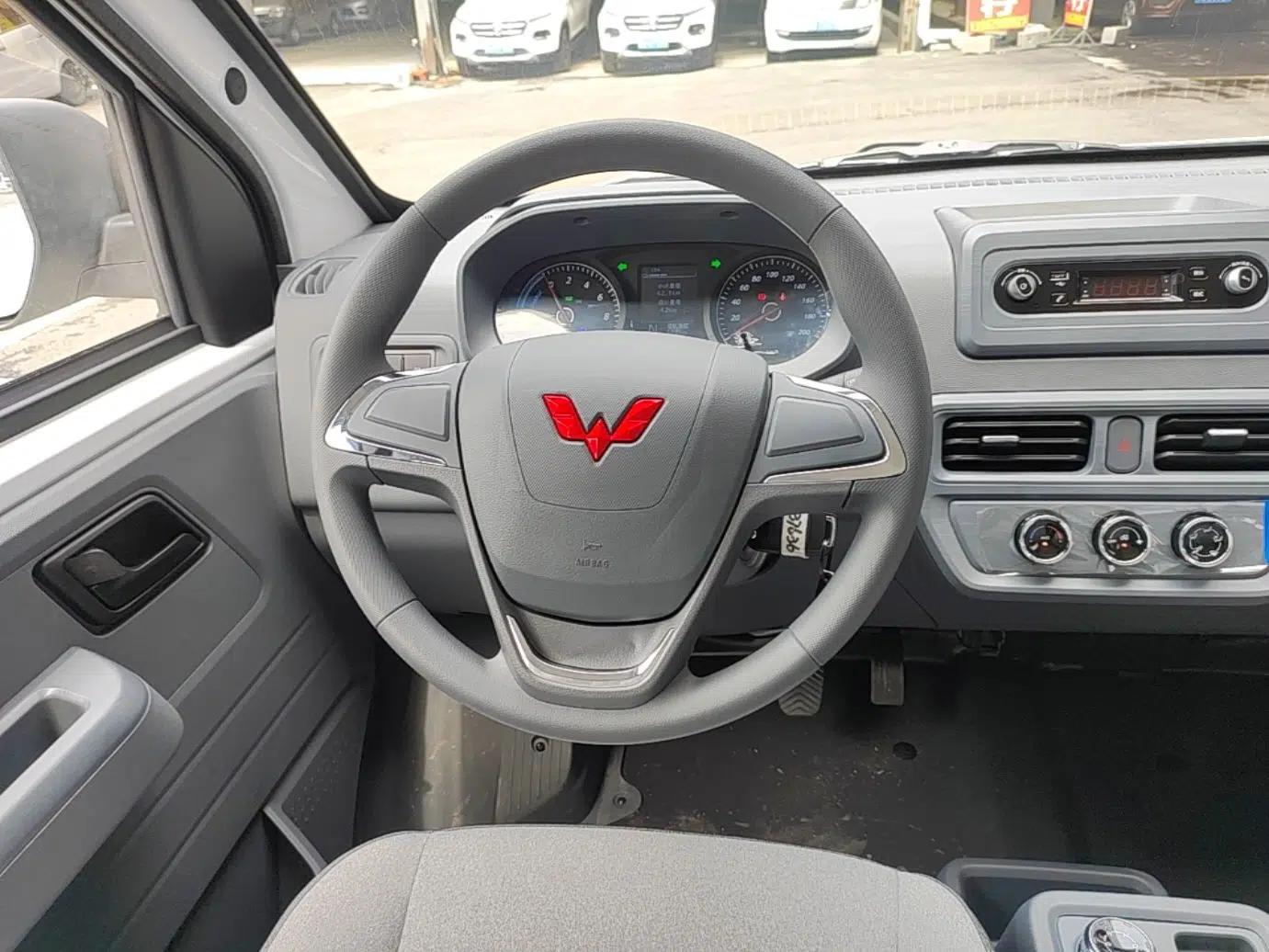 Wuling Yangguang 2026 Model, 330km Bus Comfort Edition — миниатюра 13