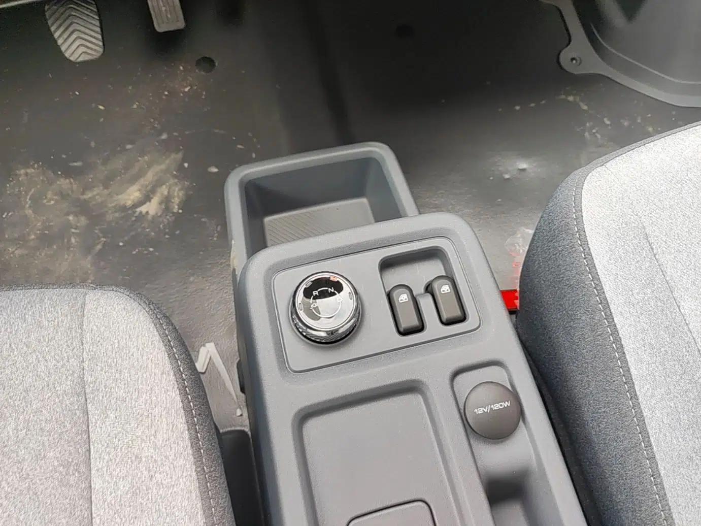 Wuling Yangguang 2026 Model, 330km Bus Comfort Edition — миниатюра 16