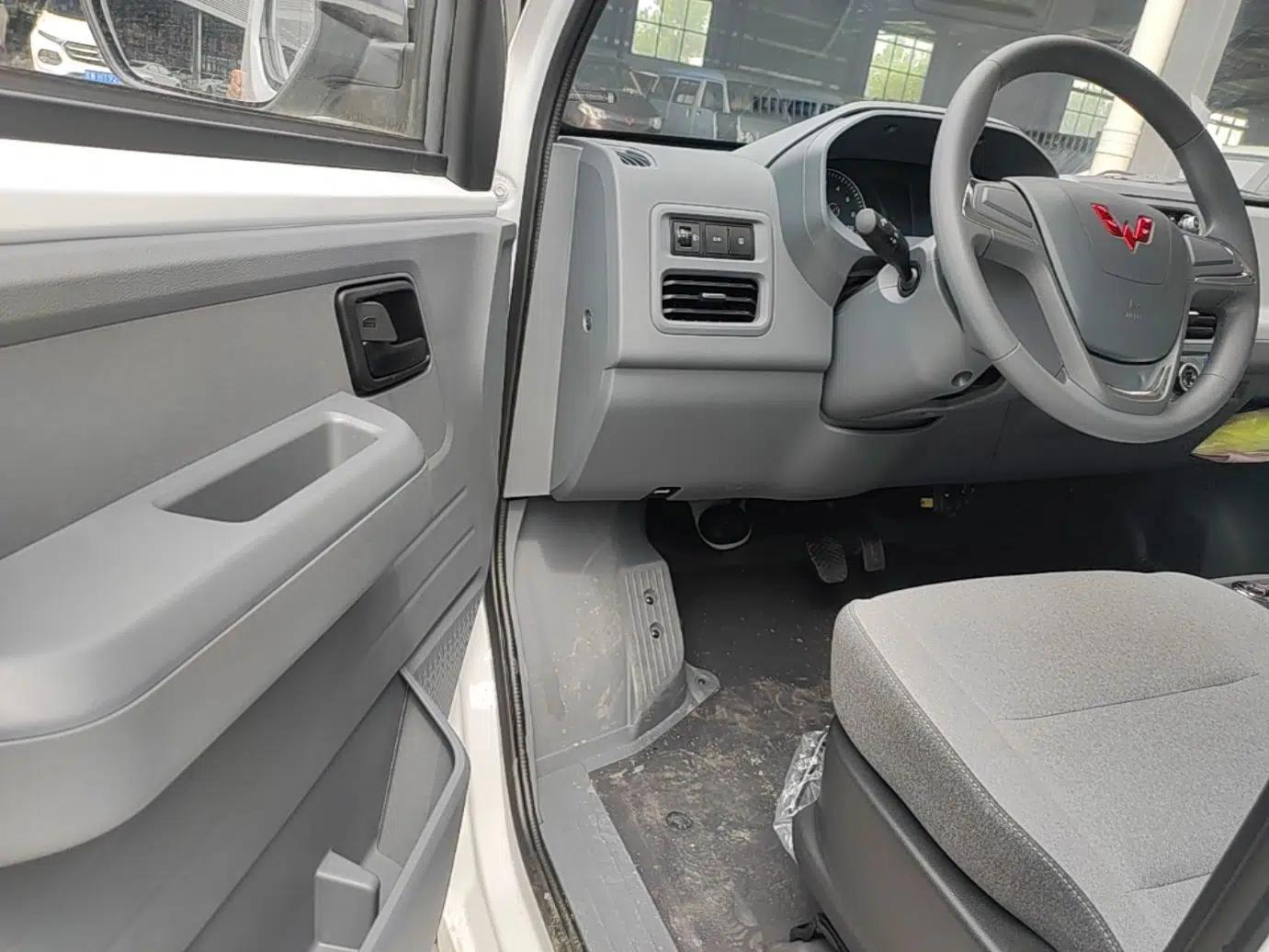 Wuling Yangguang 2026 Model, 330km Bus Comfort Edition — миниатюра 18