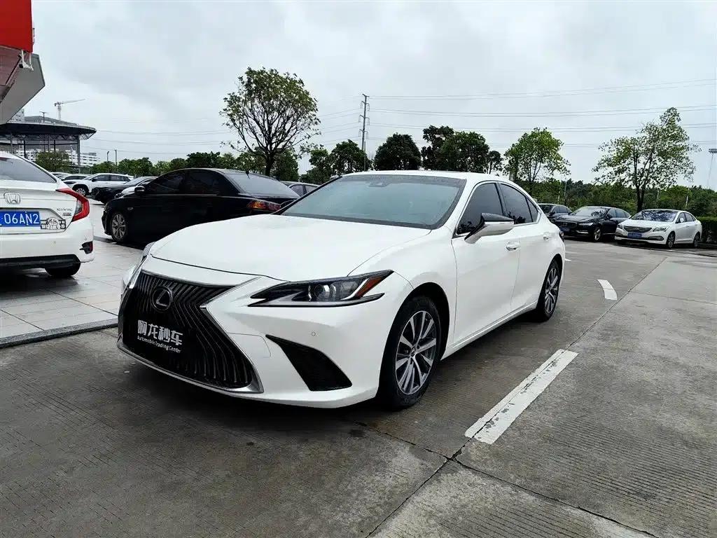 Lexus ES 2020 200 Luxury Edition — миниатюра 1