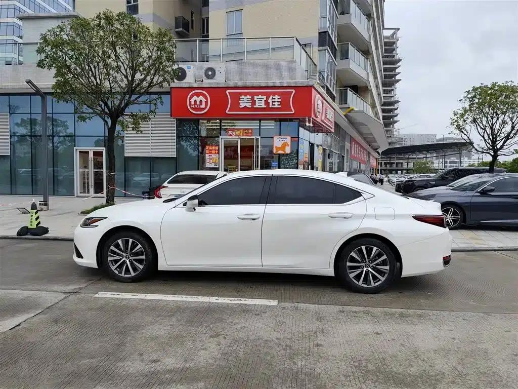 Lexus ES 2020 200 Luxury Edition — миниатюра 3
