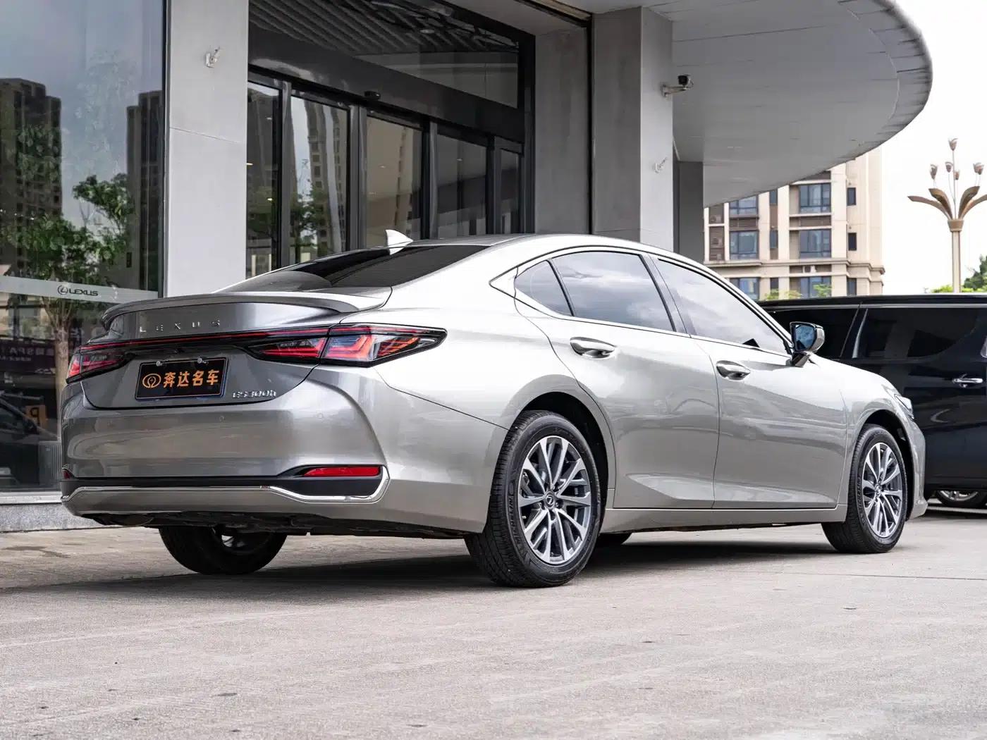Lexus ES 2025 300h Premium Edition — миниатюра 3