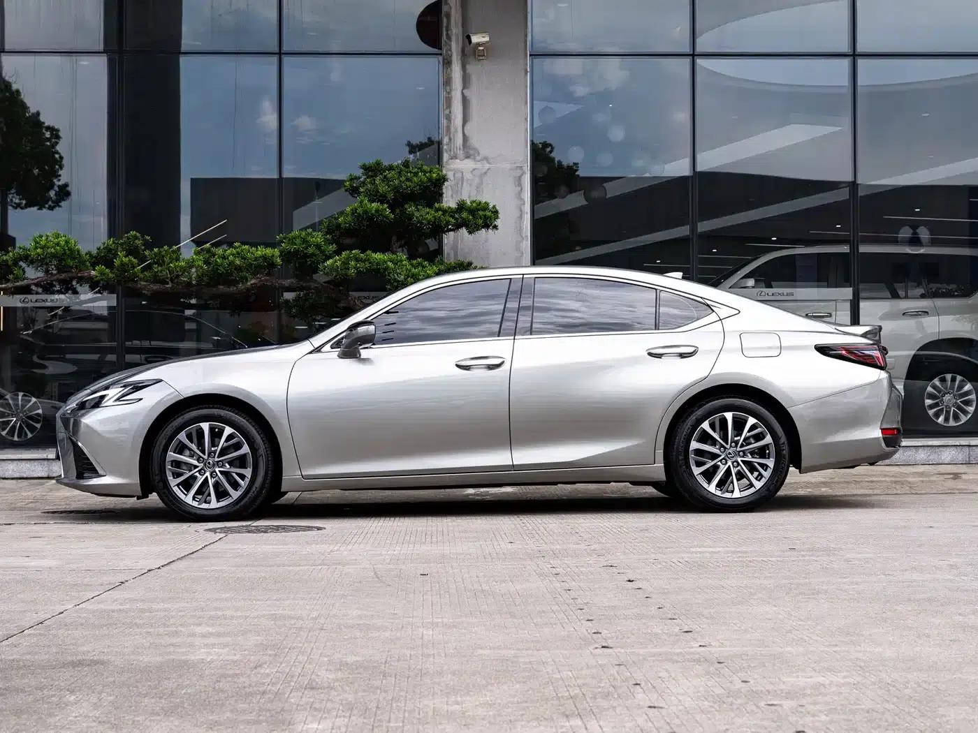 Lexus ES 2025 300h Premium Edition — миниатюра 4