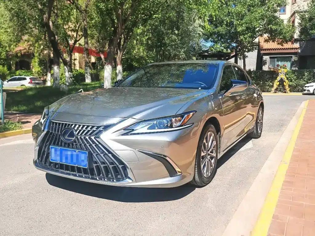 Lexus ES 2021 300h Premium Edition — миниатюра 3