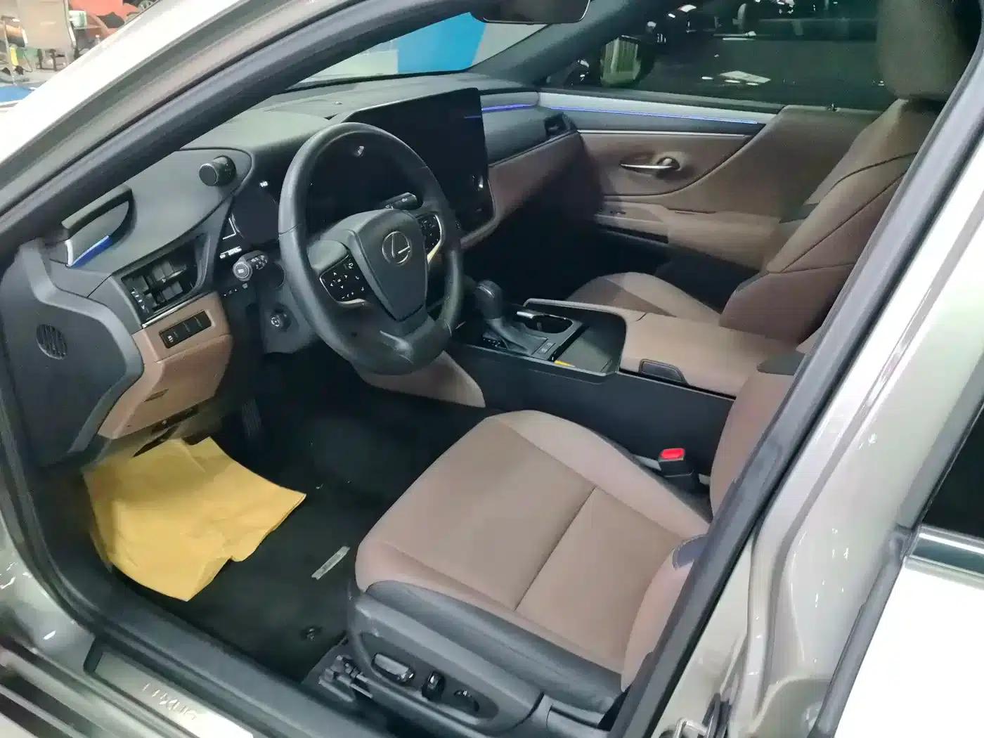 Lexus ES 2025 200 Premium Edition — миниатюра 3