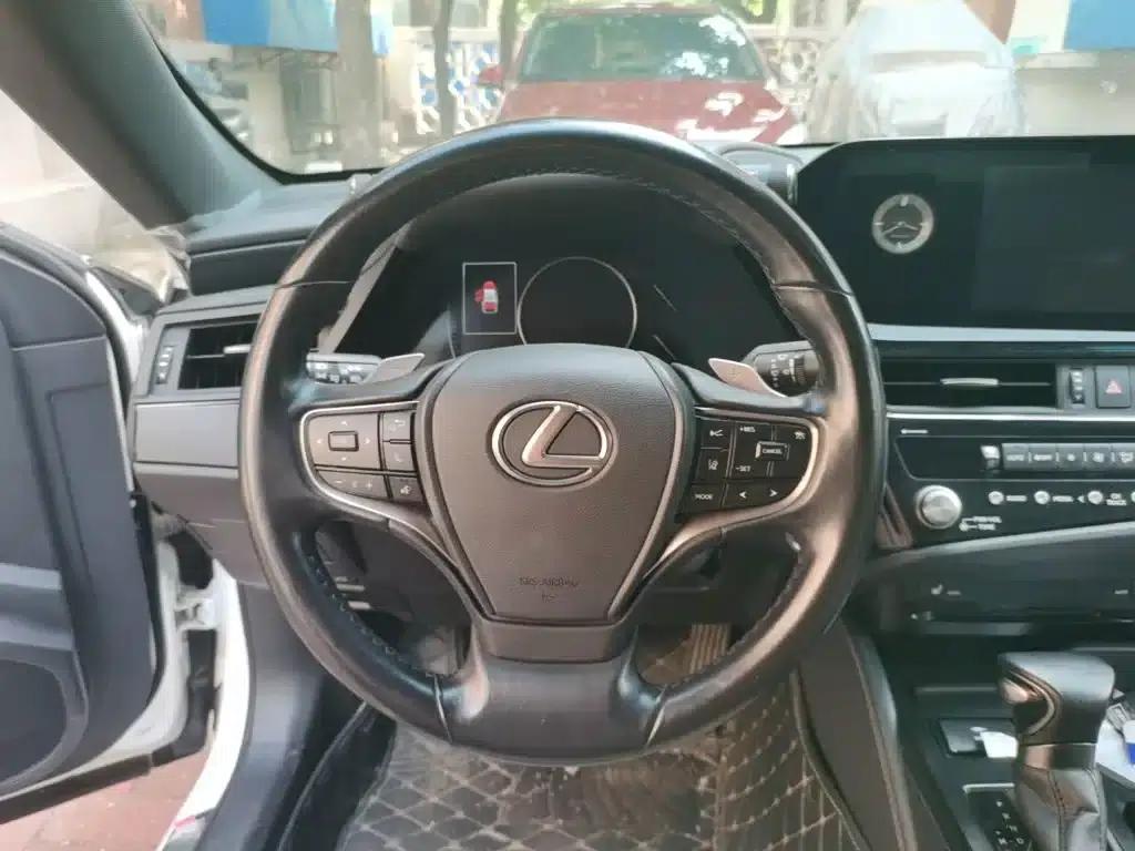 Lexus ES 2021 Model 200 Premium Edition — миниатюра 3