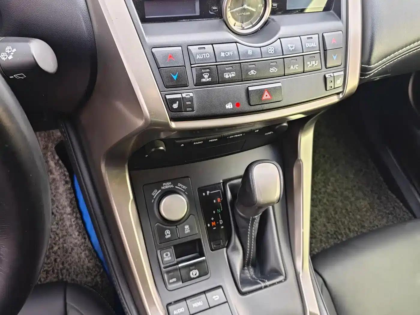 Lexus NX 2016 200 AWD Sport Edition — миниатюра 4