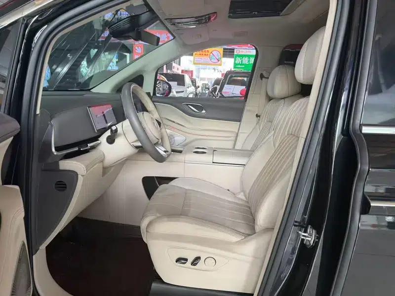 Voyah Dreamer PHEV 2025 AWD Flagship Kunpeng Edition — миниатюра 18