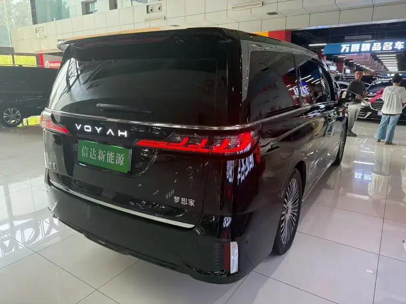 Voyah Dreamer PHEV 2025 AWD Flagship Kunpeng Edition — миниатюра 6