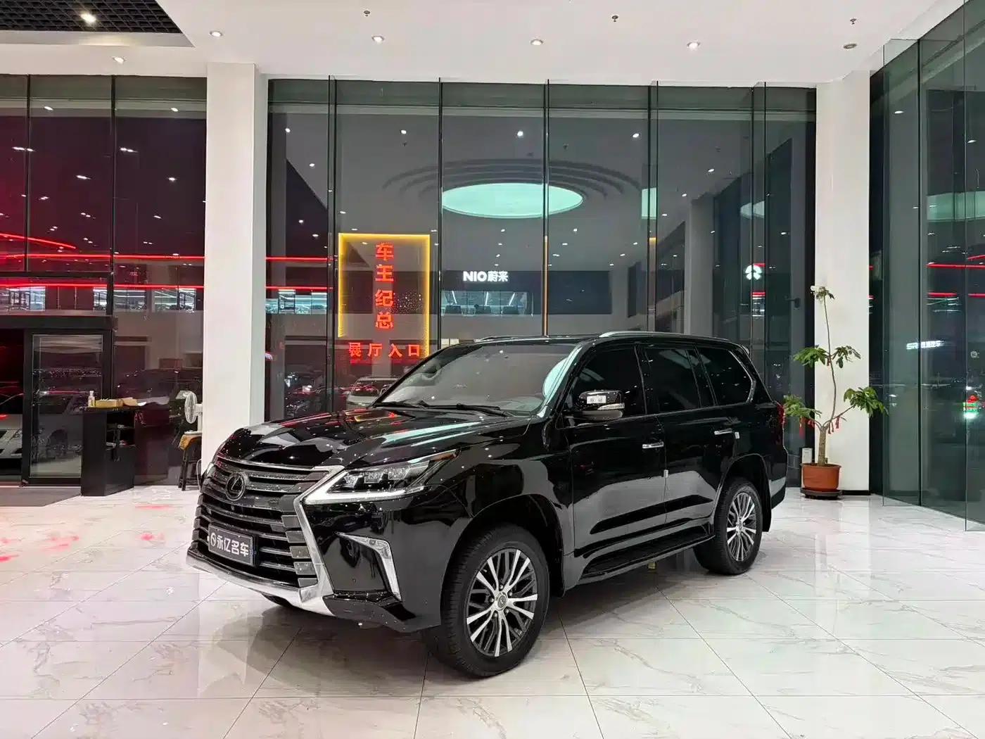2016 Lexus LX 570 Dynamic Luxury Edition — миниатюра 1