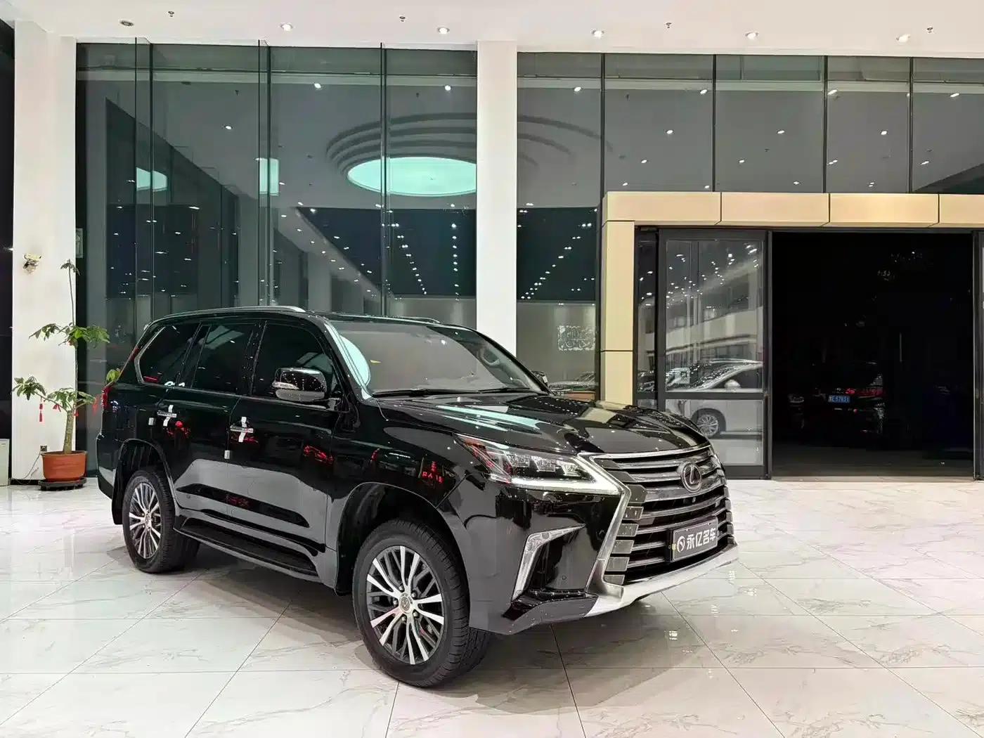 2016 Lexus LX 570 Dynamic Luxury Edition — миниатюра 3