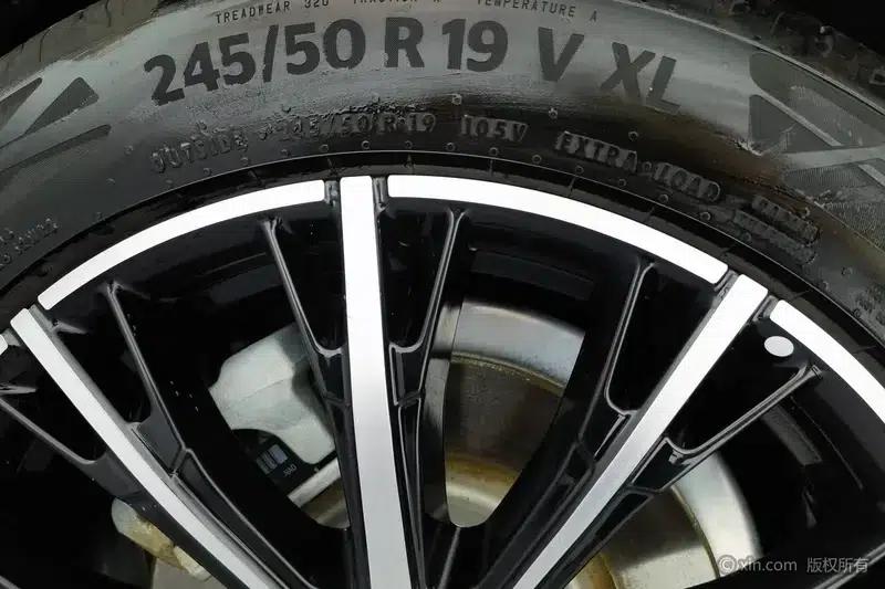 Voyah Chase PHEV 2024 Extended Range AWD Executive Edition — миниатюра 11