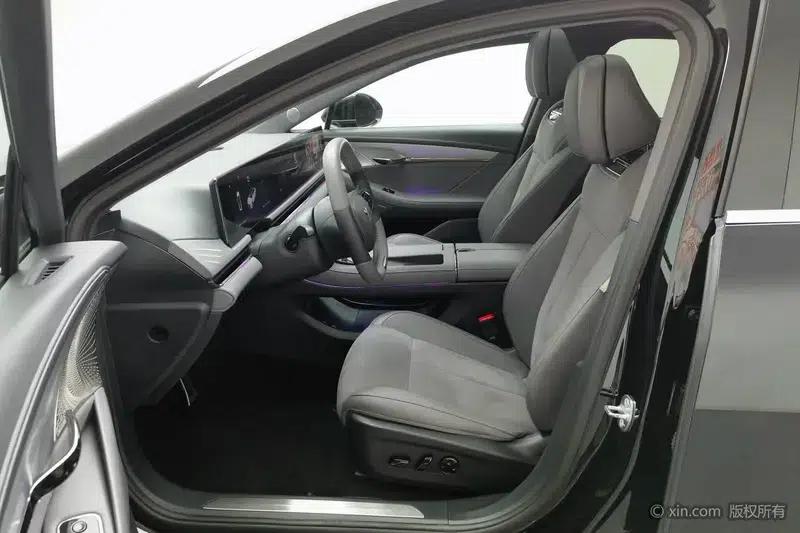 Voyah Chase PHEV 2024 Extended Range AWD Executive Edition — миниатюра 18