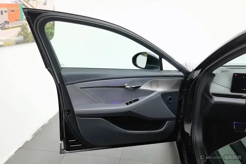Voyah Chase PHEV 2024 Extended Range AWD Executive Edition — миниатюра 22