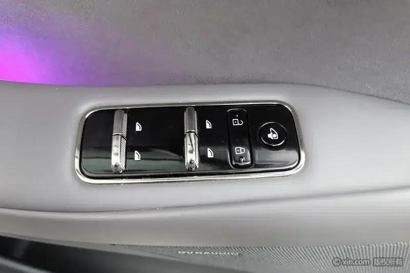Voyah Chase PHEV 2024 Extended Range AWD Executive Edition — миниатюра 23
