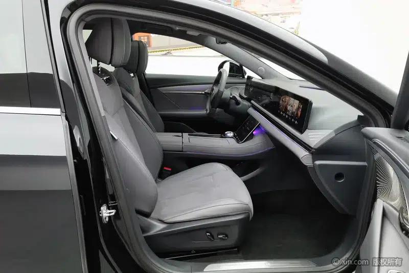 Voyah Chase PHEV 2024 Extended Range AWD Executive Edition — миниатюра 25