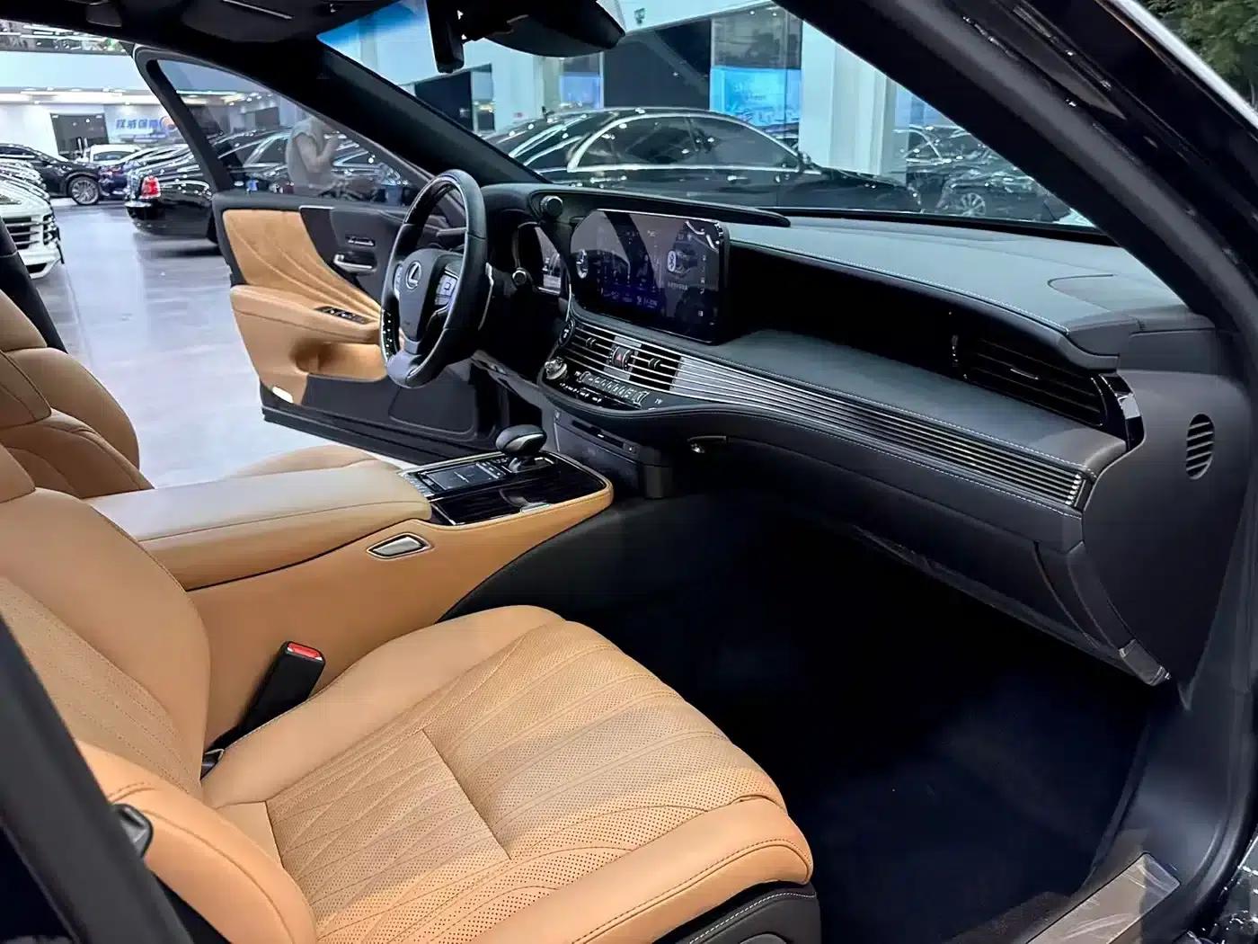 Lexus LS 2021 500h Luxury Edition — миниатюра 9