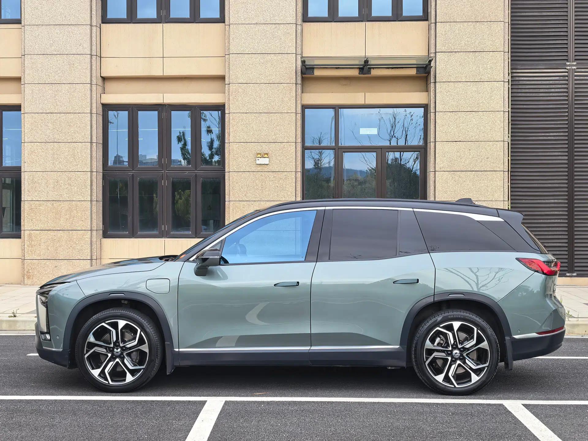 Nio ES8 2020 580 km Range Signature Edition Six-Seater Version — миниатюра 17