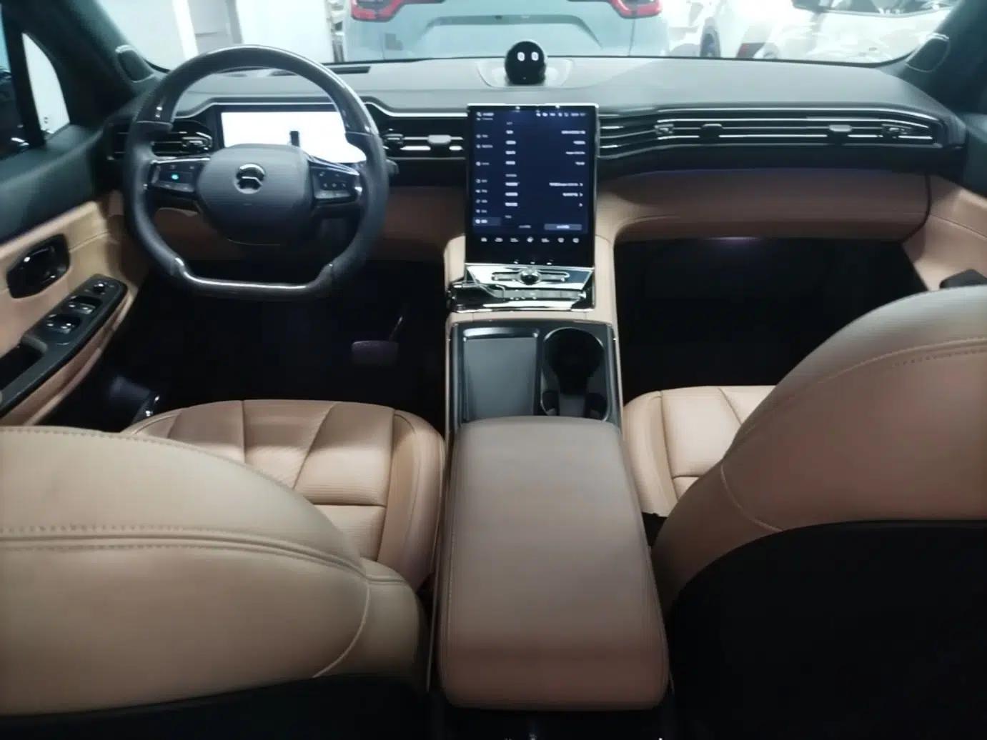 Nio ES8 2020 580 km Range Signature Edition Six-Seater Version — миниатюра 19