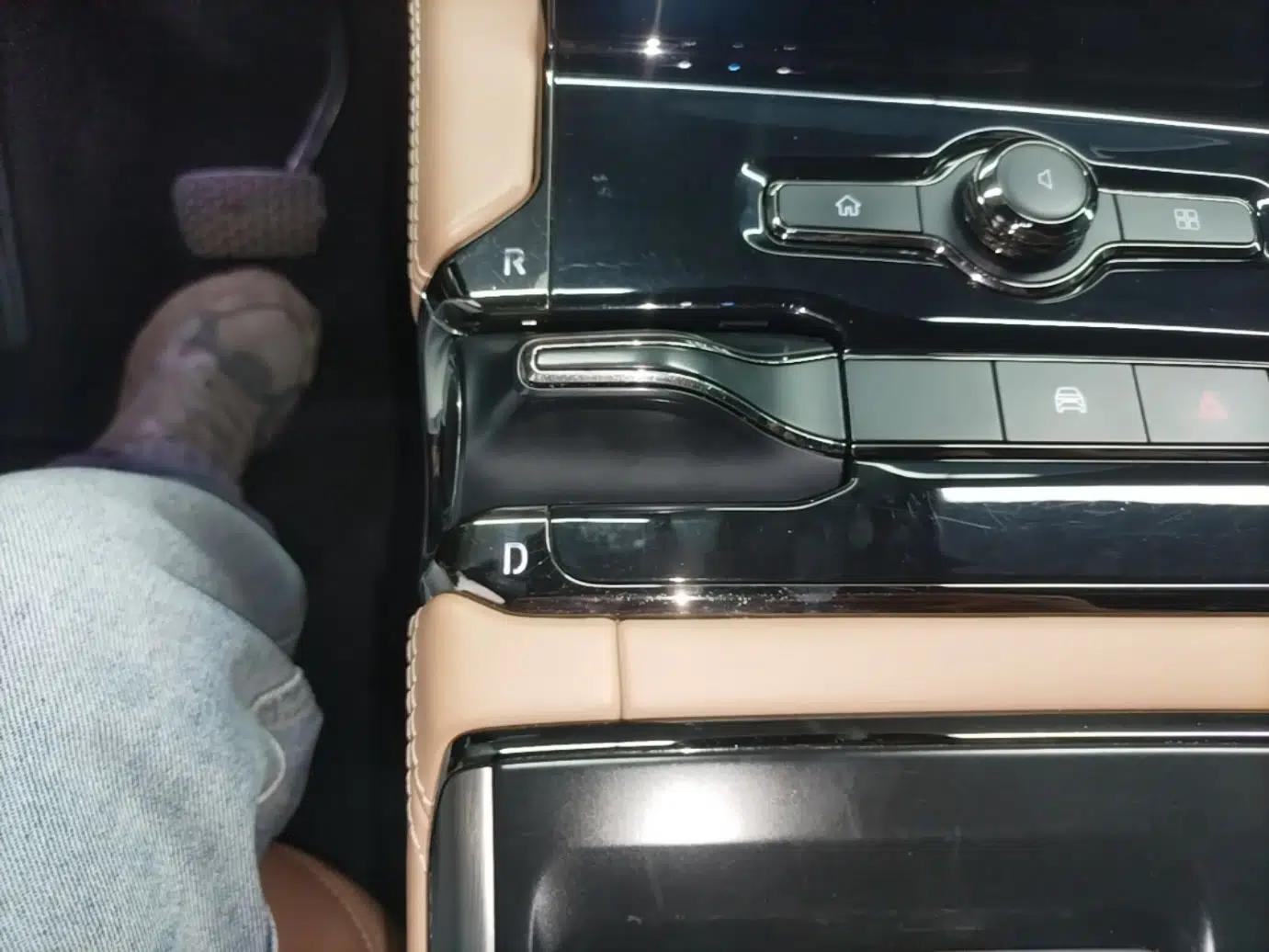 Nio ES8 2020 580 km Range Signature Edition Six-Seater Version — миниатюра 24
