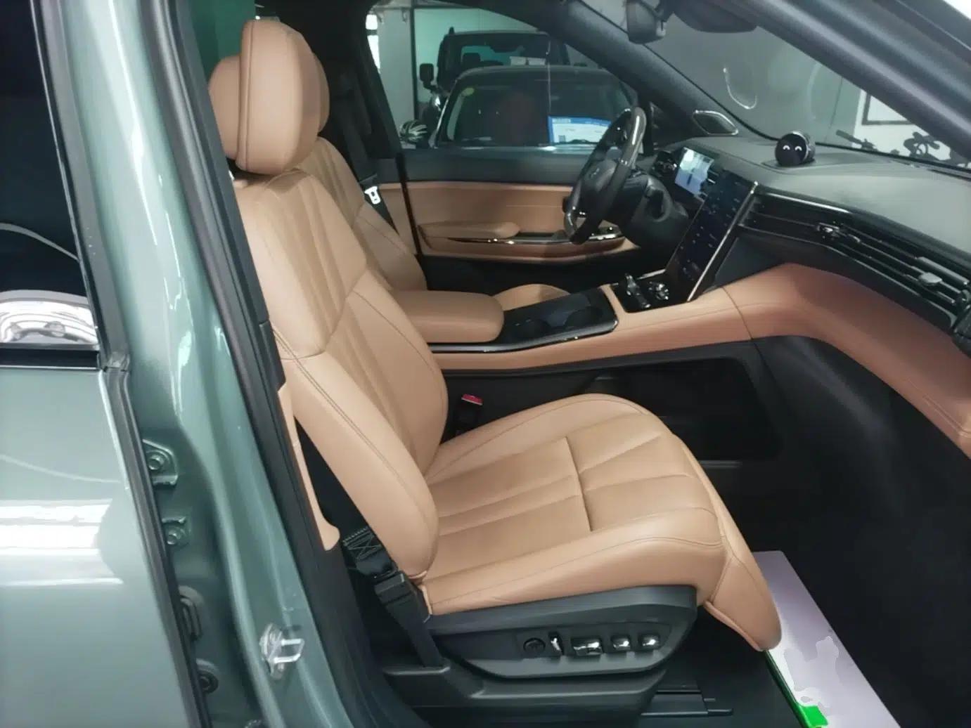 Nio ES8 2020 580 km Range Signature Edition Six-Seater Version — миниатюра 27