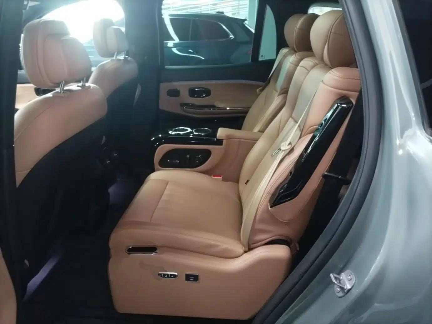 Nio ES8 2020 580 km Range Signature Edition Six-Seater Version — миниатюра 28