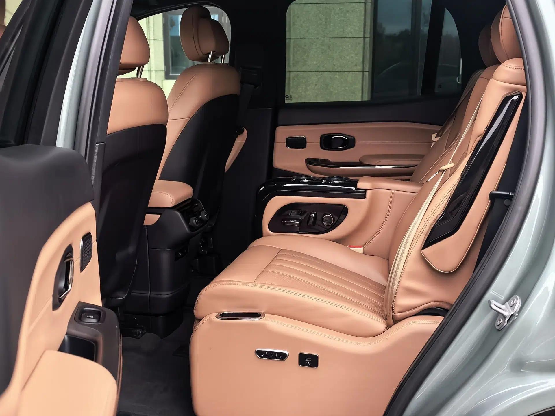 Nio ES8 2020 580 km Range Signature Edition Six-Seater Version — миниатюра 32