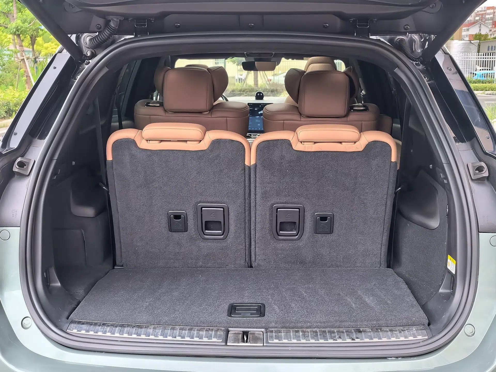 Nio ES8 2020 580 km Range Signature Edition Six-Seater Version — миниатюра 33