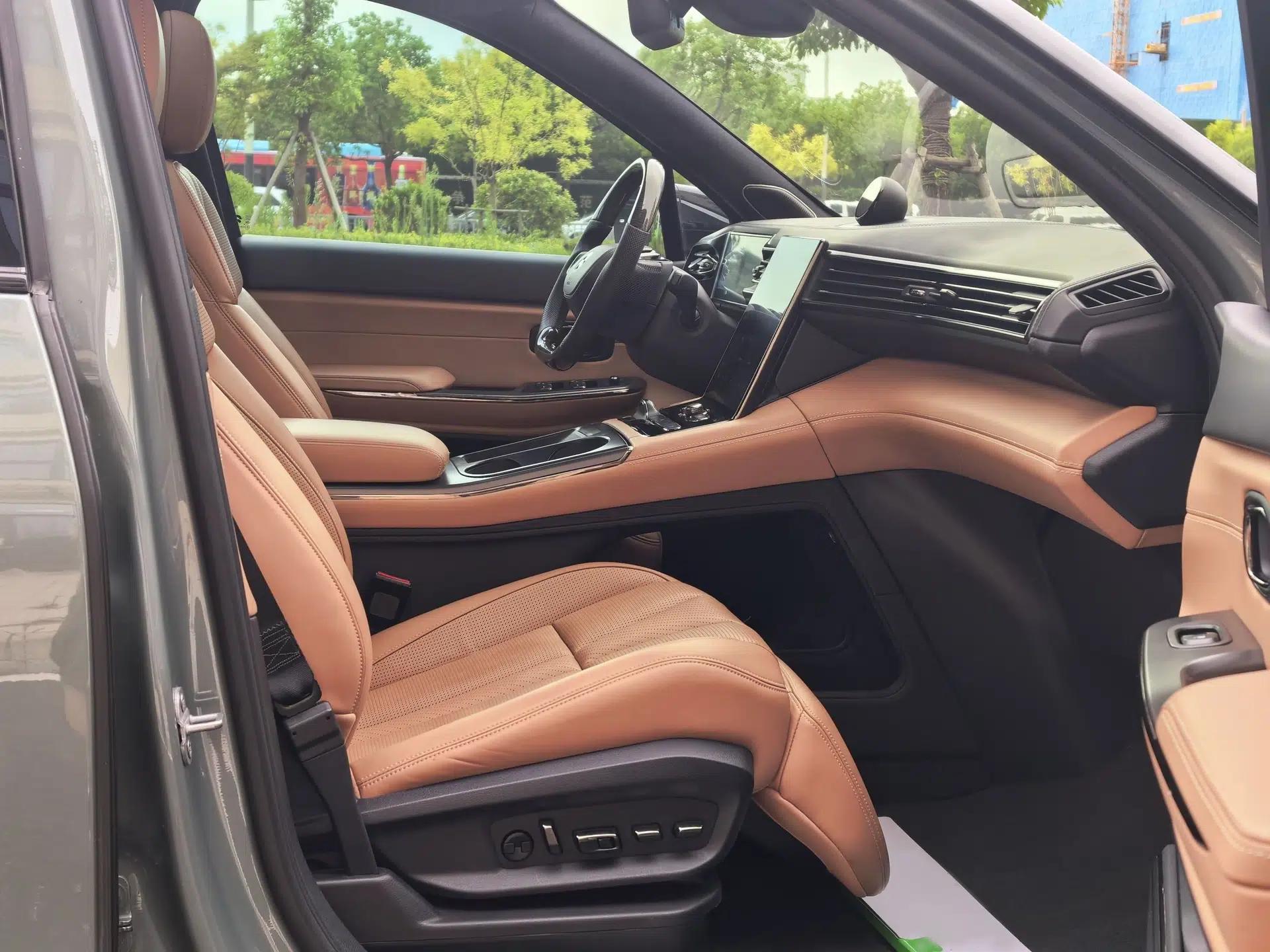 Nio ES8 2020 580 km Range Signature Edition Six-Seater Version — миниатюра 34